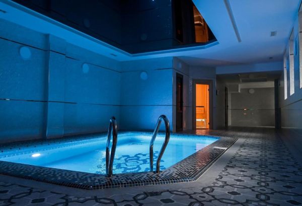 Level Business Hotel