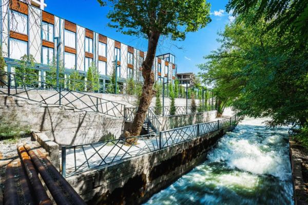 Hotel River Inn