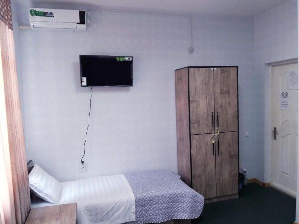 Max Hostel