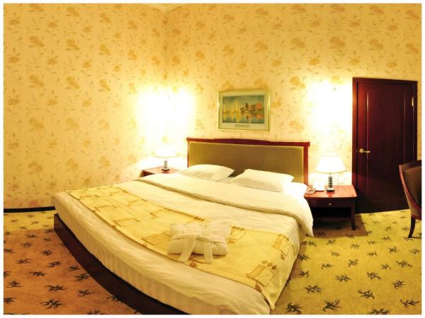 Golden Valley Hotel