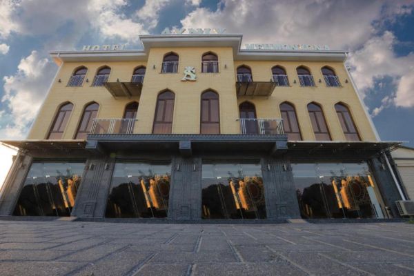 AYNIY Hotel
