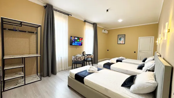 S & D Hostel Hotel