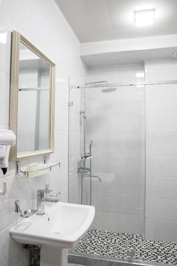 Level Business Hotel