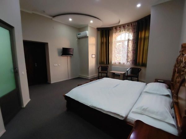 Hide Hotel
