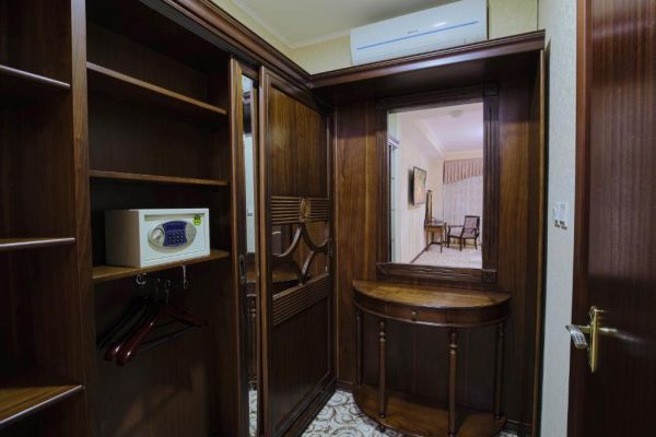 Zargaron Plaza Hotel