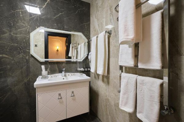 East Star Hotel