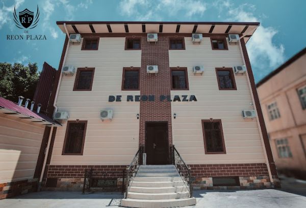 De Reon Plaza