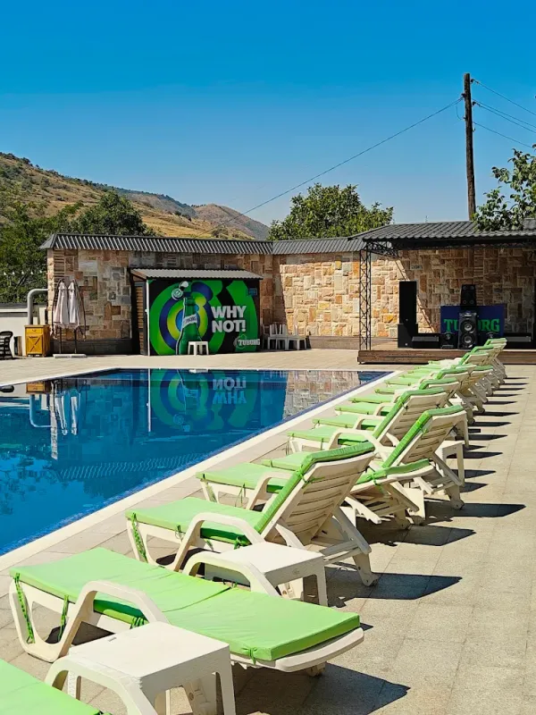 LE CHALET MONT And RESTAURANT