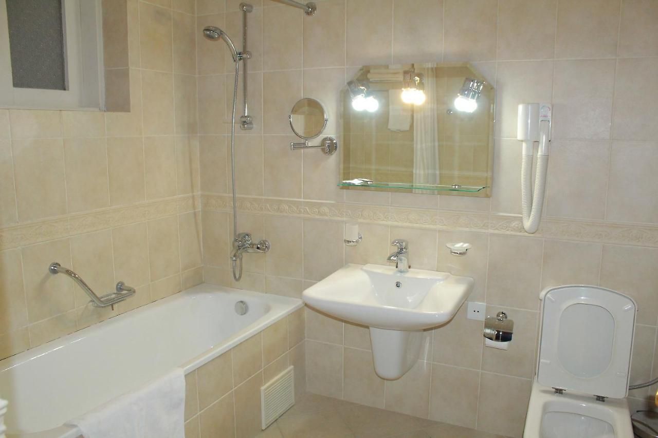 Diamond Plaza Hotel