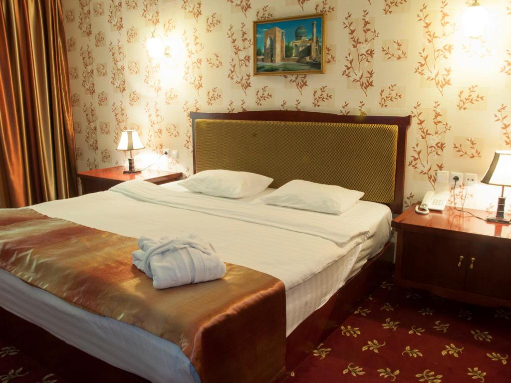 Golden Valley Hotel