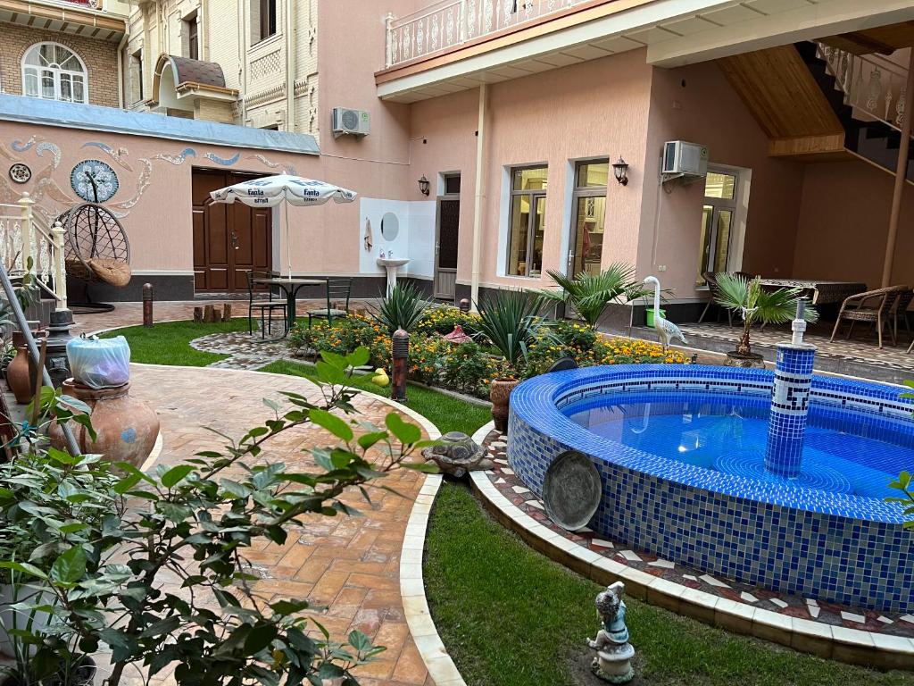Hotel Billuri Sitora