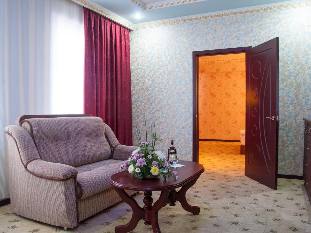 Golden Valley Hotel