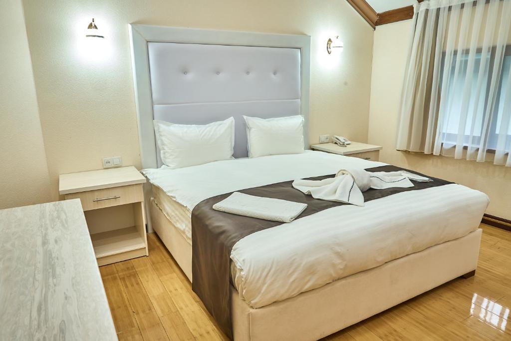 Queens 2 hotel