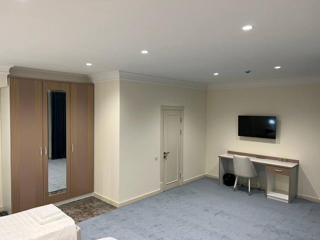 Nur Makon Hotel