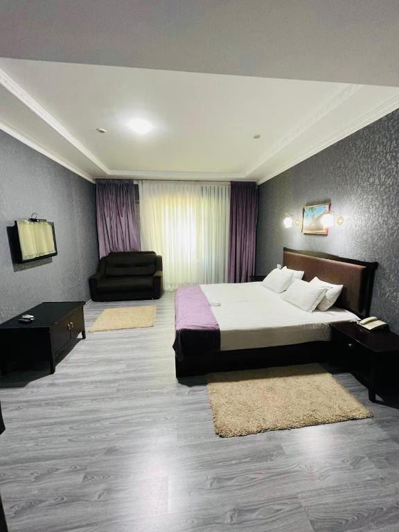 Golden Valley Hotel