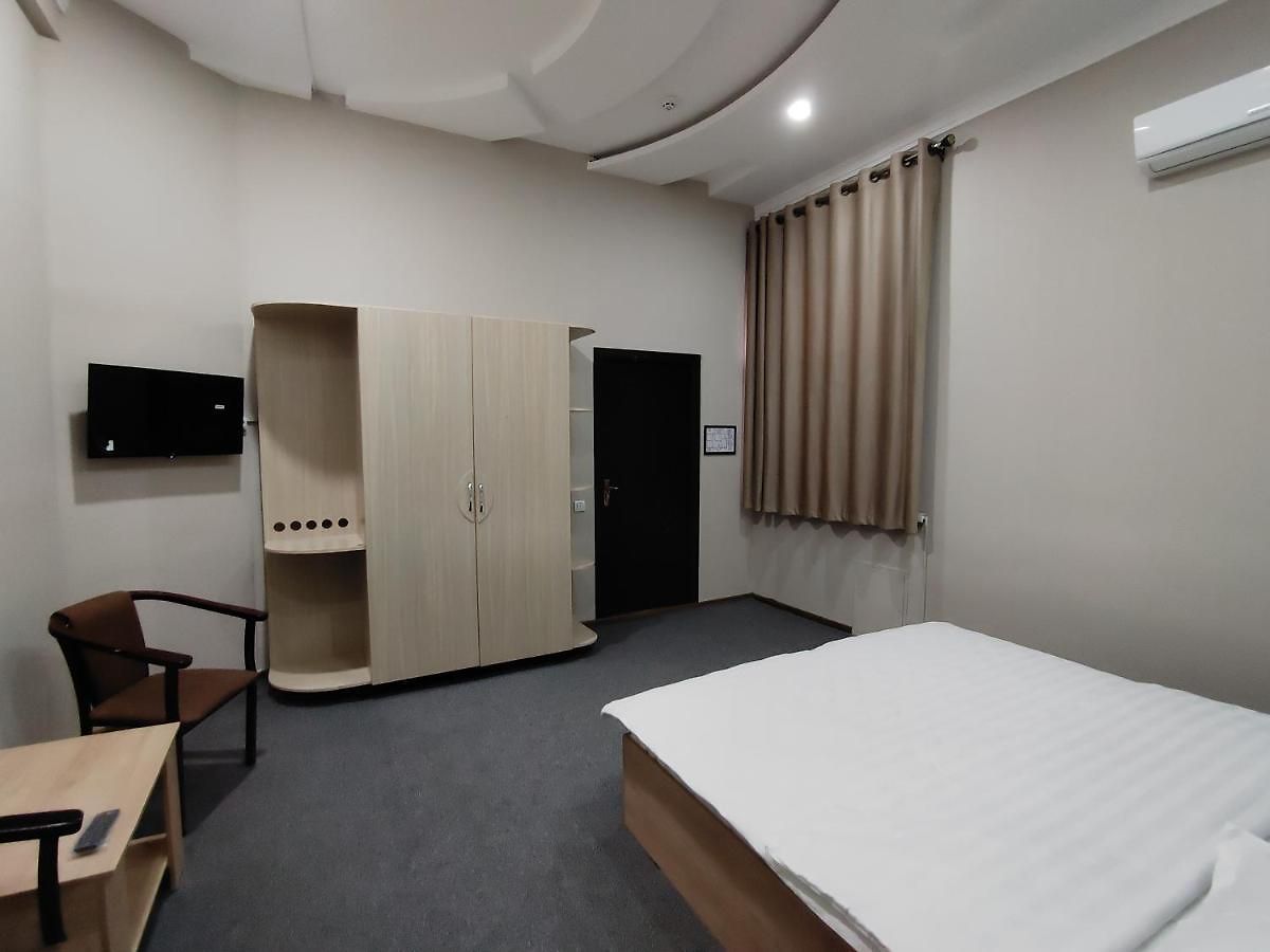 Hide Hotel