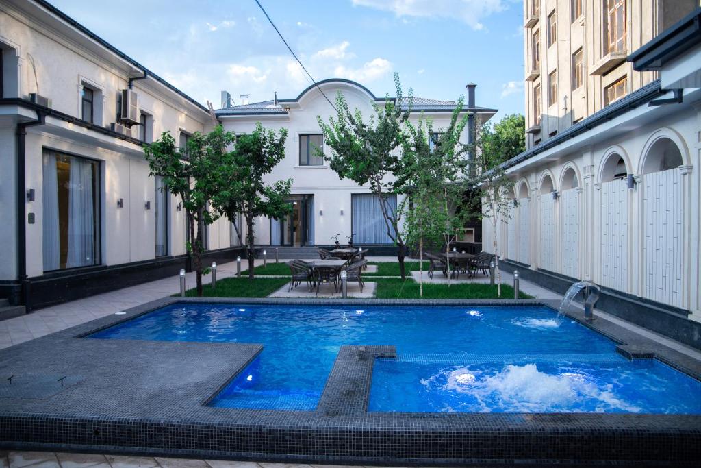 Turon Lux Hotel