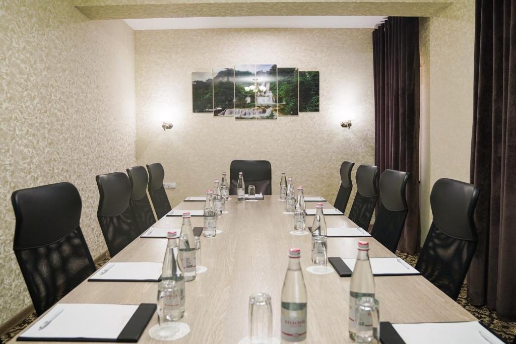 Level Business Hotel