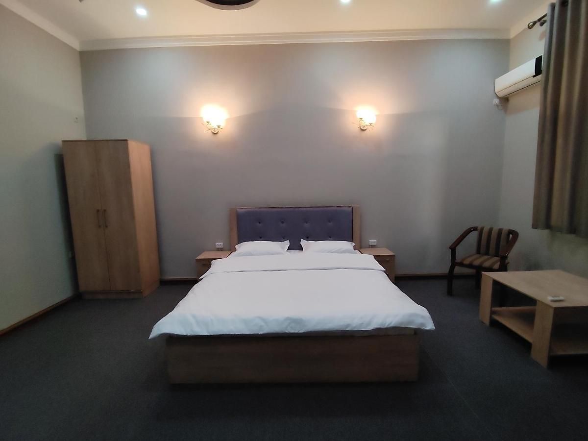 Hide Hotel