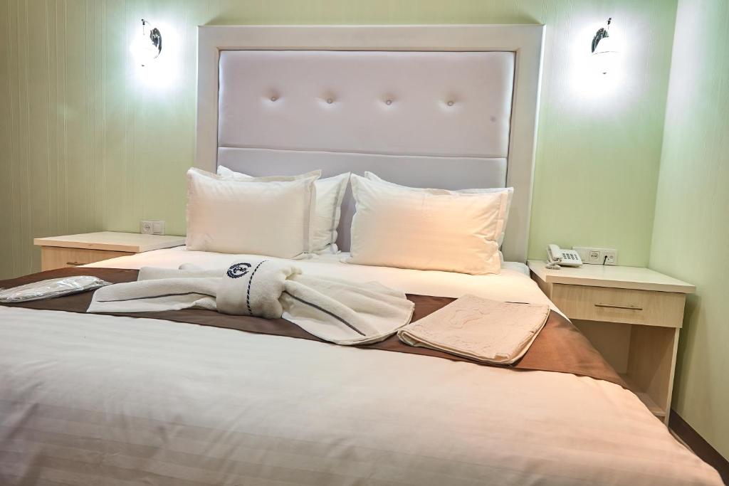 Queens 2 hotel
