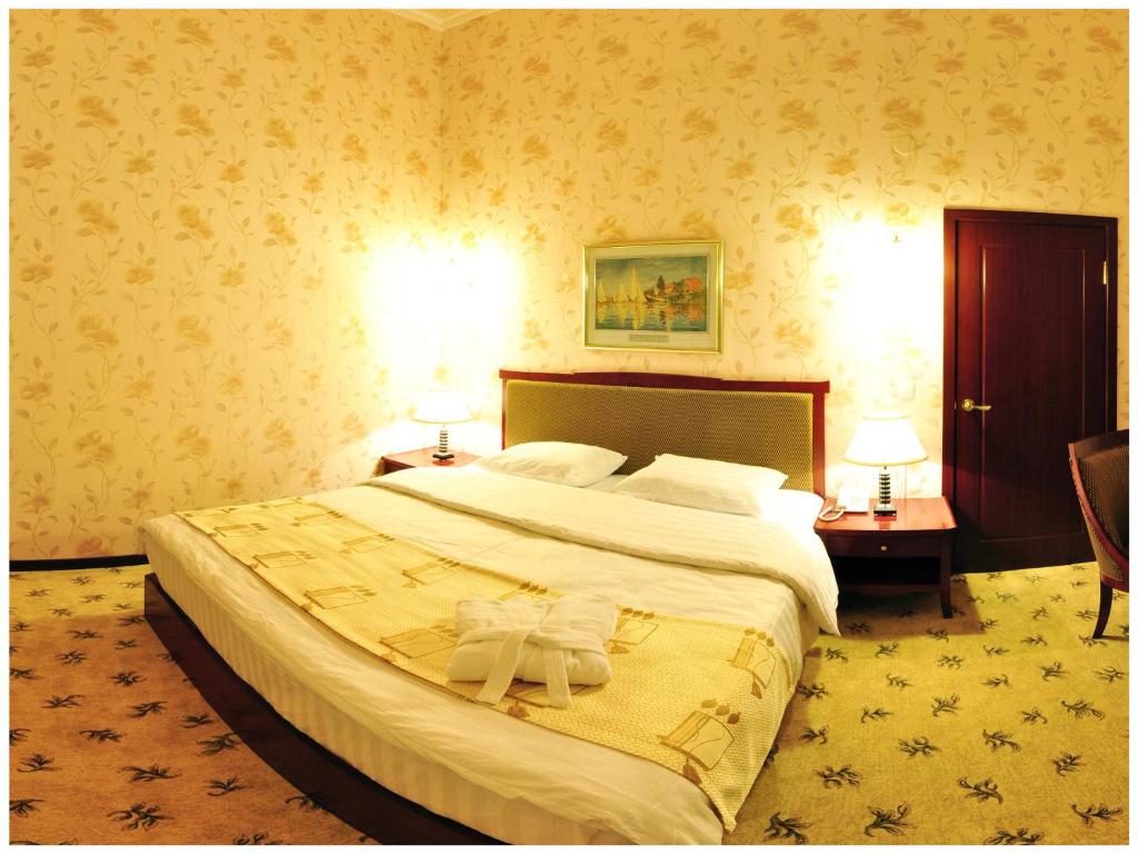 Golden Valley Hotel