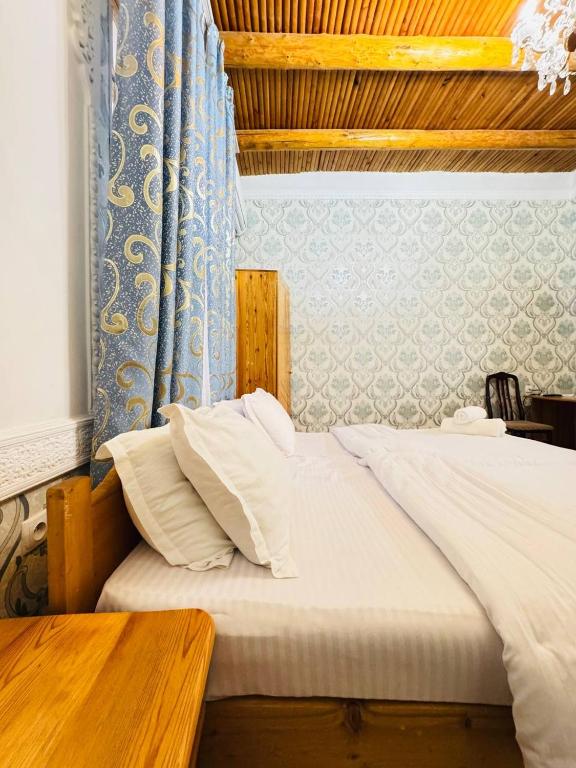 Hotel Otkirbek