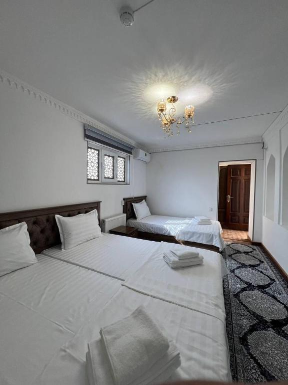 Vaziri A'zam Hotel