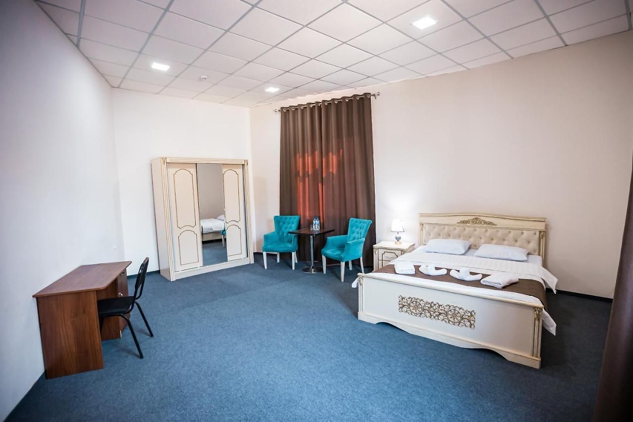 Triangle Hotel