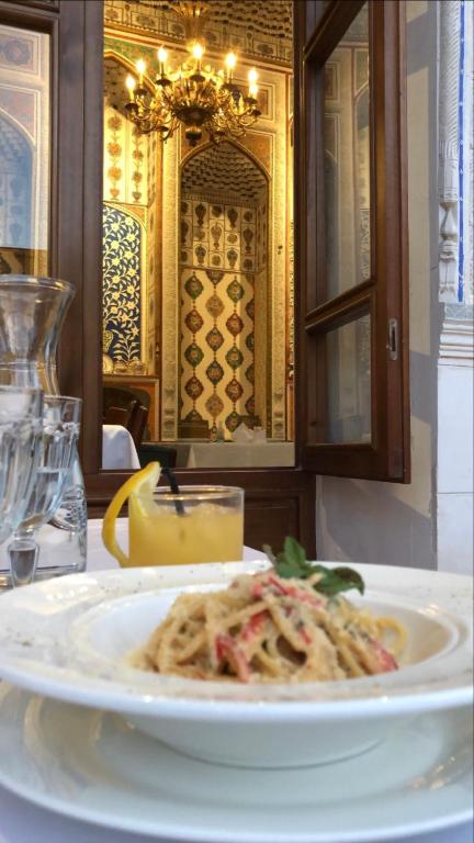 Lyabi-House Hotel