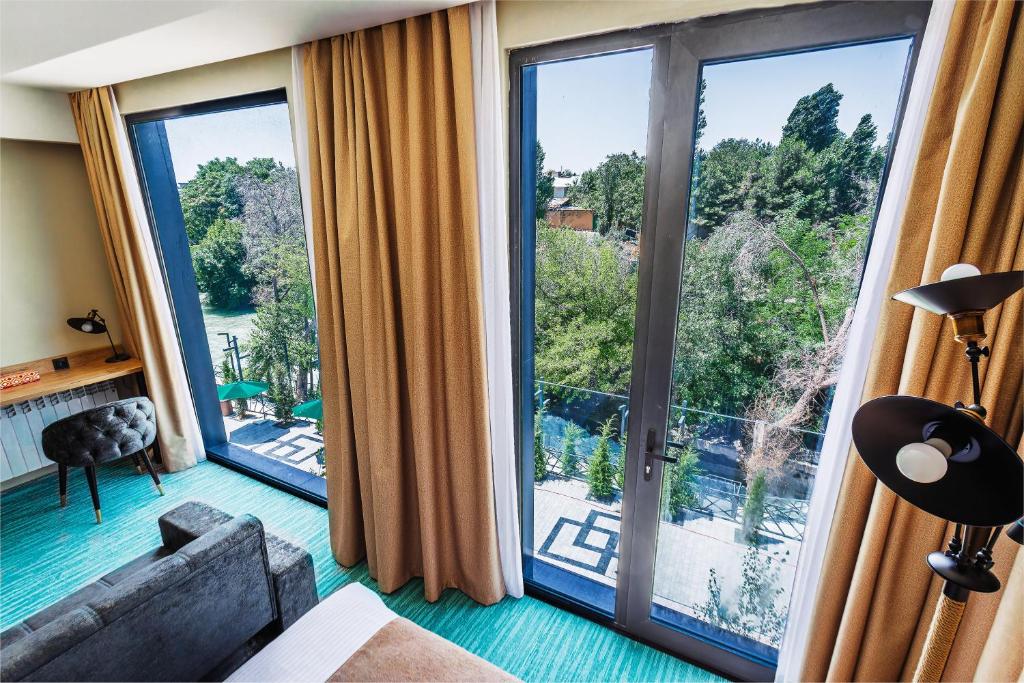Hotel River Inn
