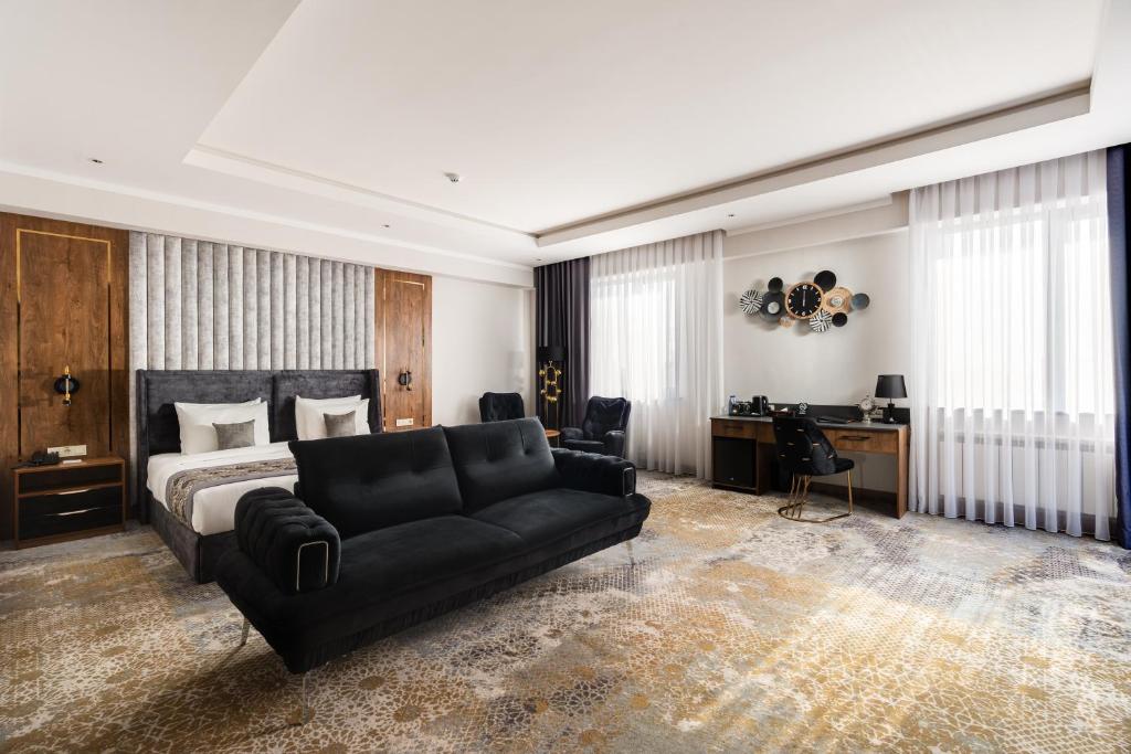 Shamsan Airport Hotel