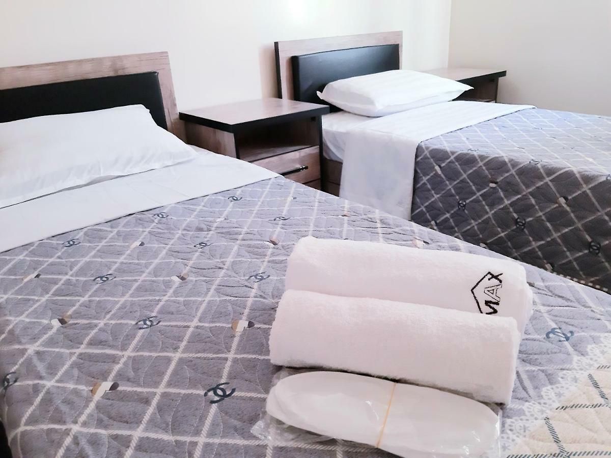 Max Hostel