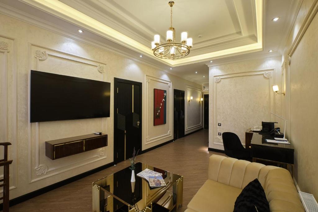 East Star Hotel