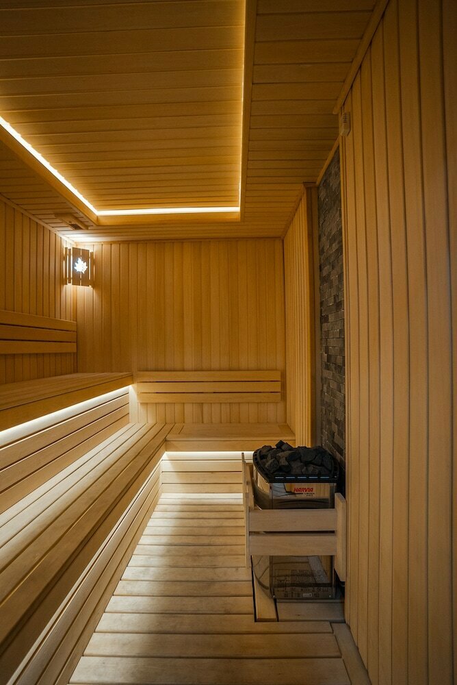 5 Wood Hotel & Spa