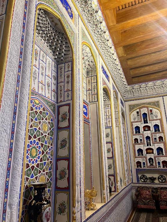 Vaziri A'zam Hotel