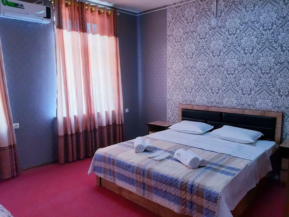 Max Hostel