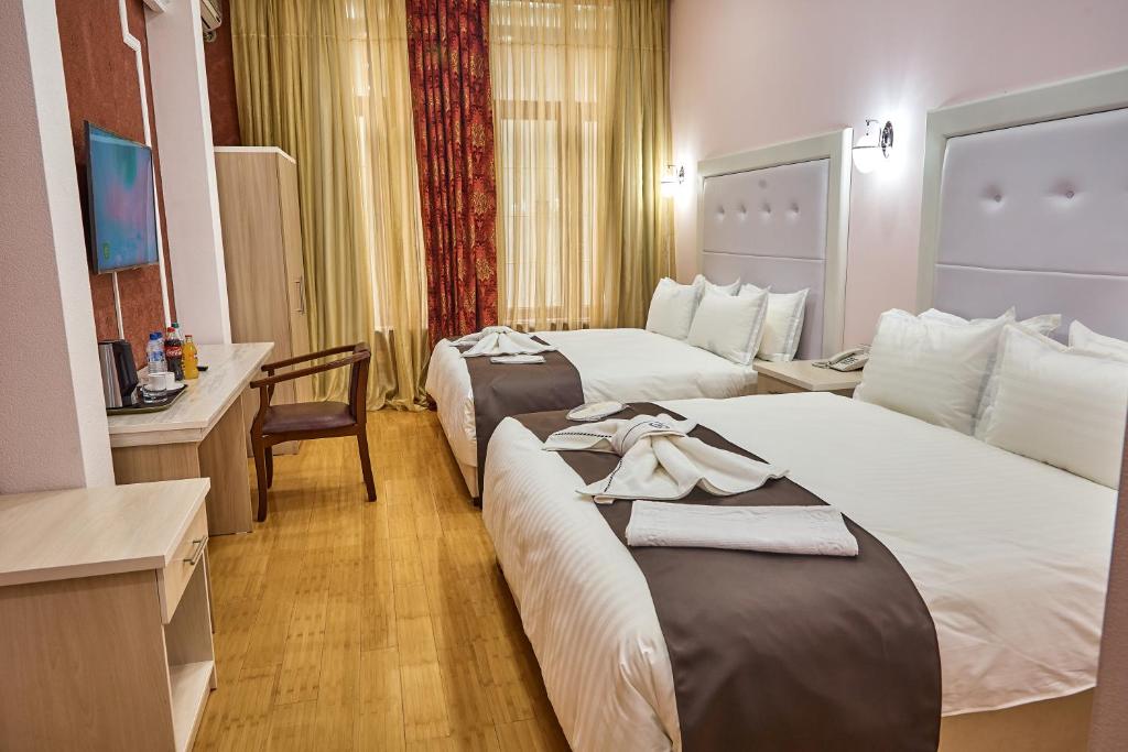 Queens 2 hotel