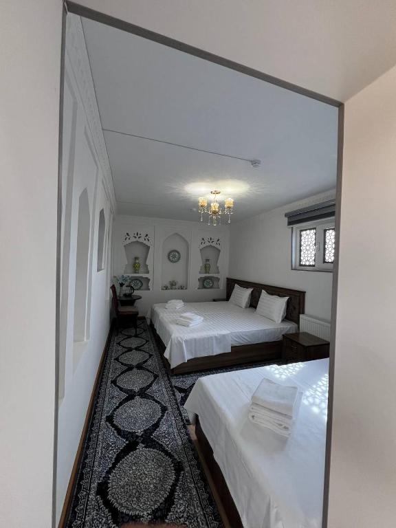 Vaziri A'zam Hotel