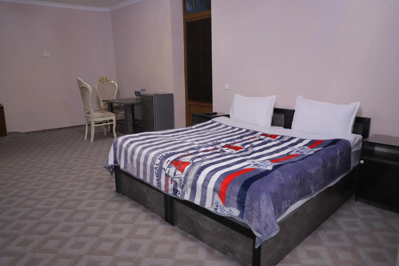Hotel Kifoyat