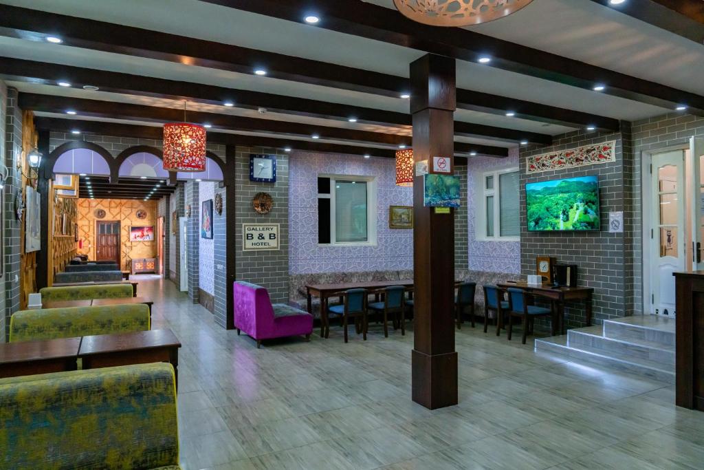 Gallery Hotel and Hostel