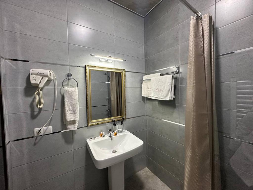 Ideal Hotel
