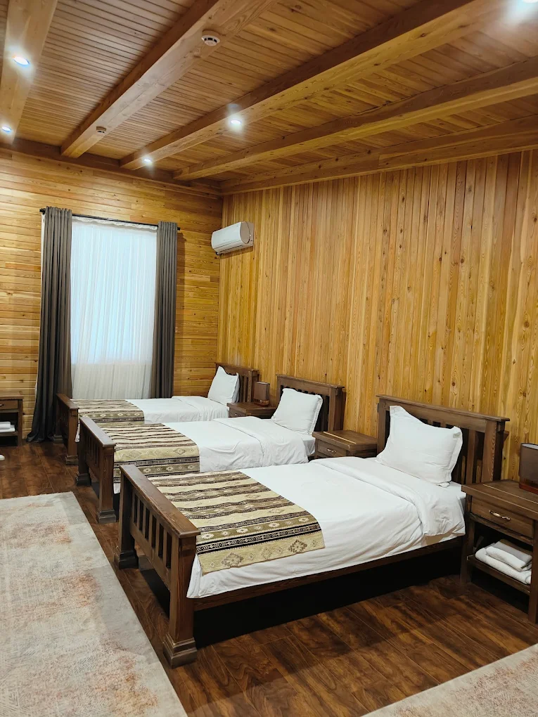 LE CHALET MONT And RESTAURANT