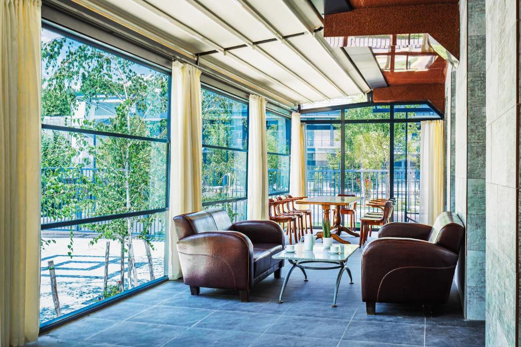Hotel River Inn