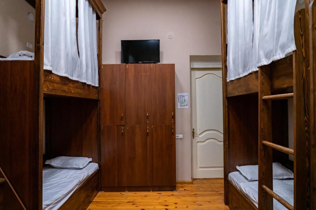 Gallery Hotel and Hostel