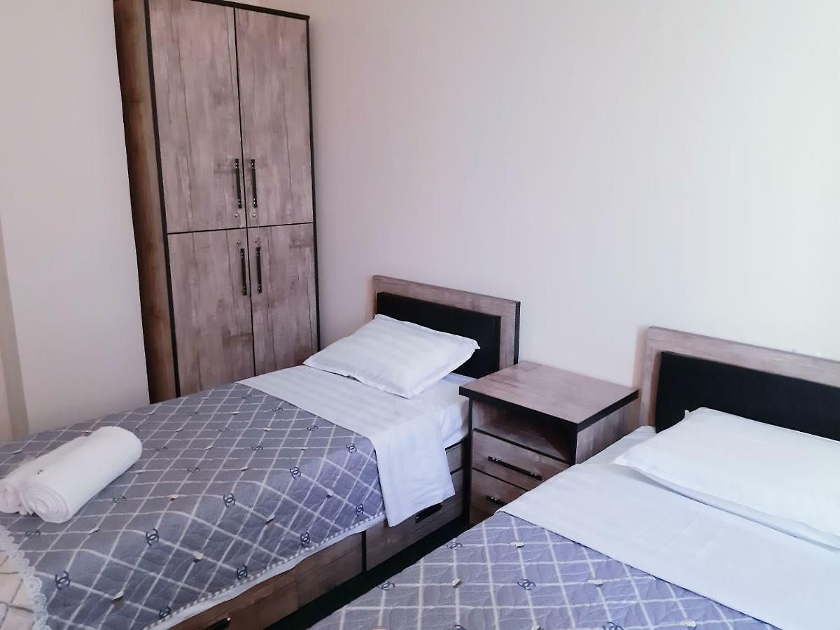 Max Hostel