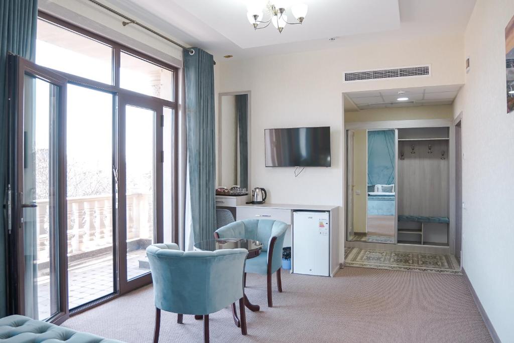 Level Business Hotel