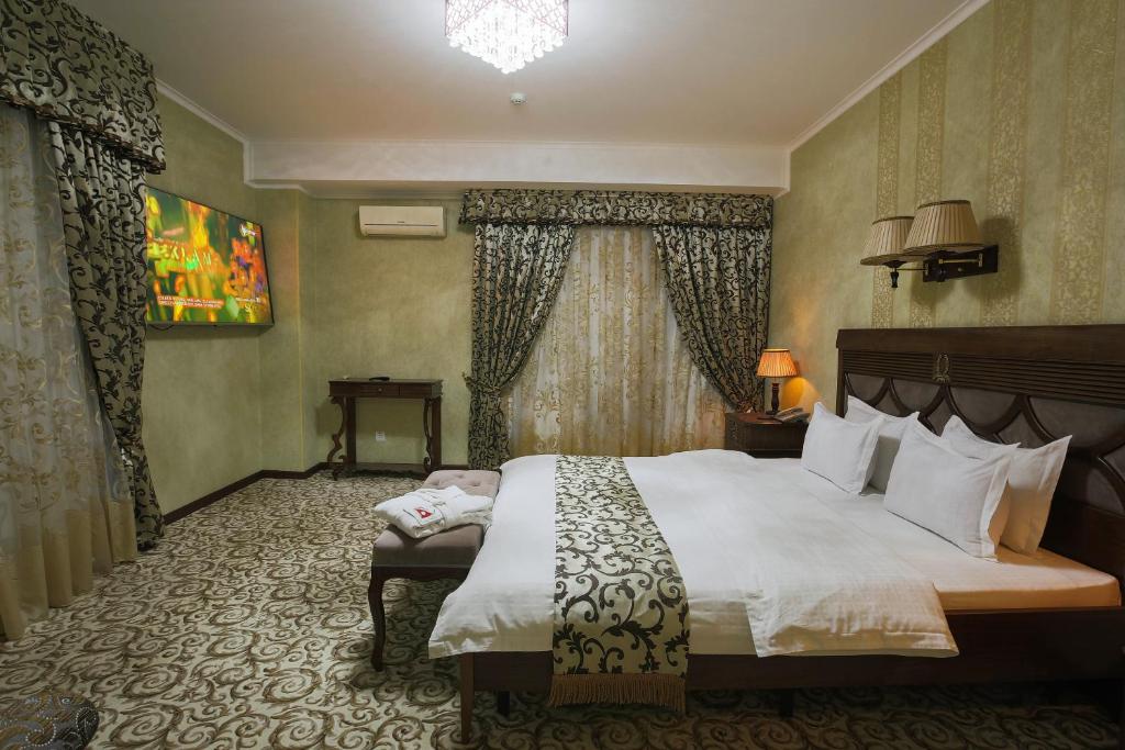 Zargaron Plaza Hotel