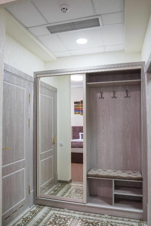 Level Business Hotel