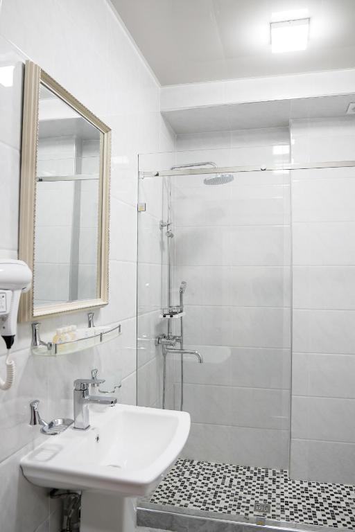 Level Business Hotel