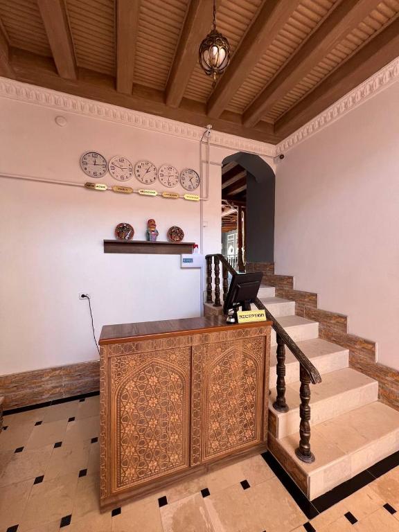 Vaziri A'zam Hotel
